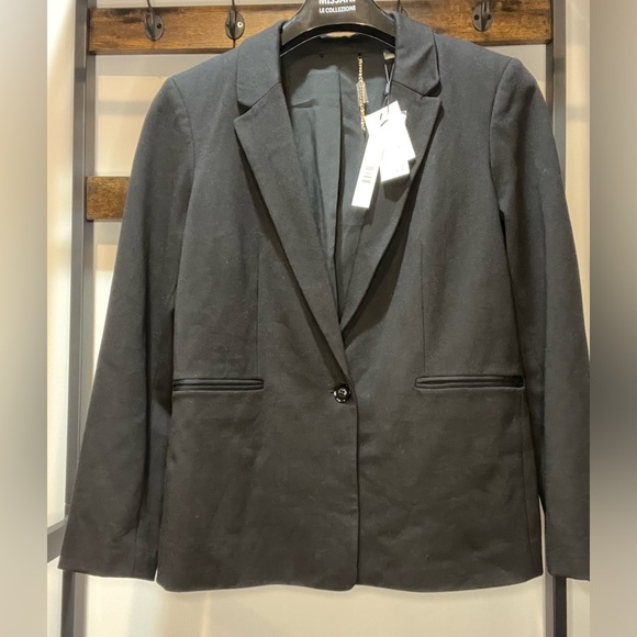 T Tahari Jackets & Blazers - T Tahari Black Blazer Notch Lapel One Button size 14